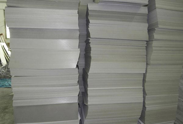 新聞紙為什么會發(fā)黃？東莞灰板紙廠家告訴你原因